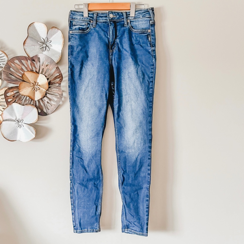 Silver Jeans Infinite Fit High Rise Jeans - Medium Wash Denim - Size Medium